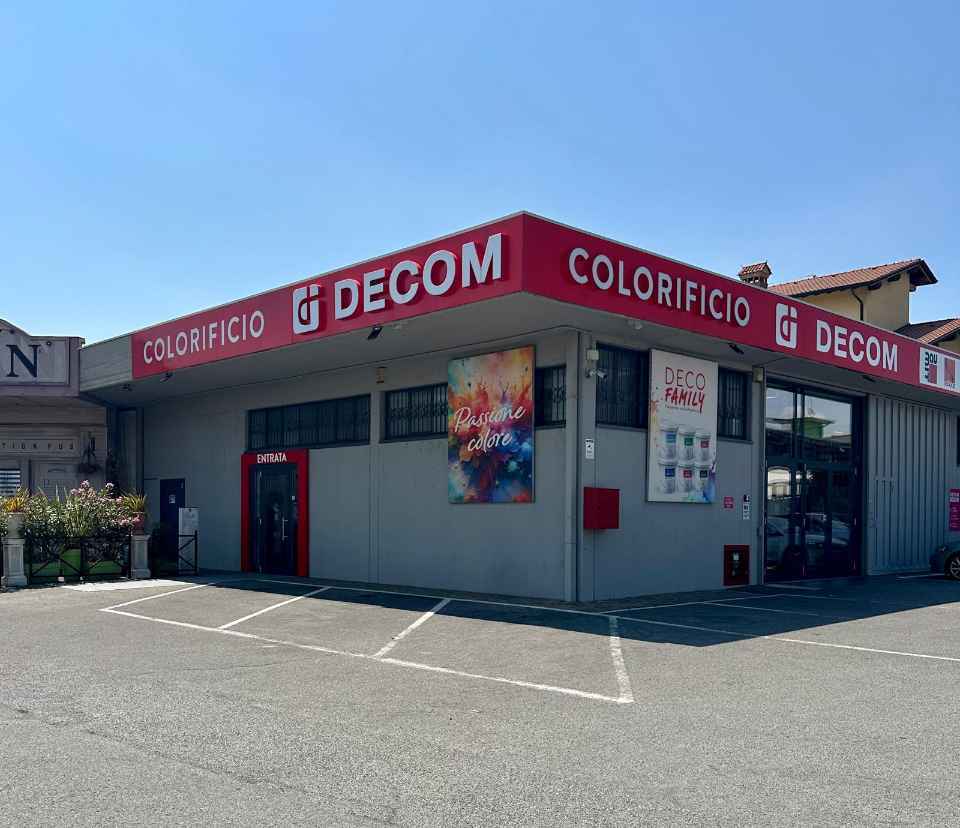 Esterno del punto vendita DECOM di Curno