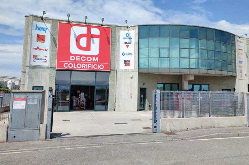 Esterno del punto vendita DECOM di Spirano